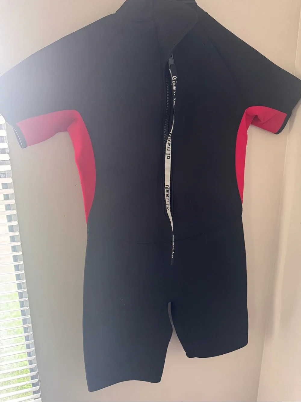 Casulo Kids Shorty Wetsuit Size 14 - Black & Red 2mm Neoprene Springsuit